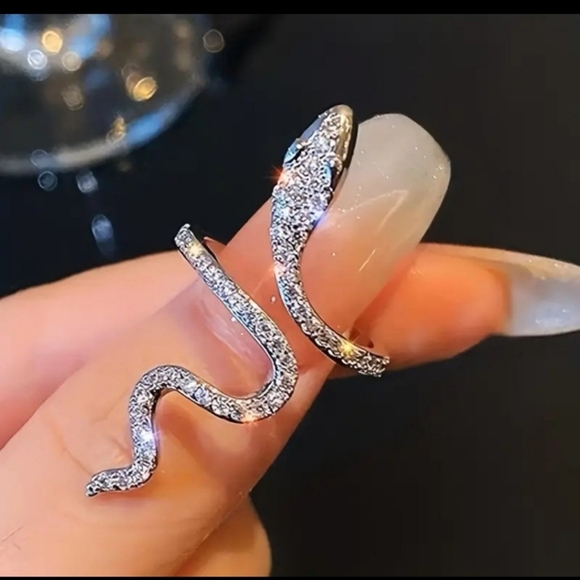 NEW Chic Wrap Rhinestone Silver Snake Ring - Picture 4 of 10